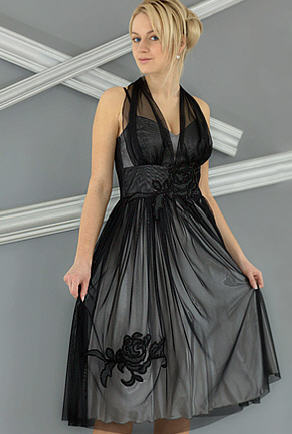 Popularne kreacje wieczorowe - sukienki balowe i sylwestrowe